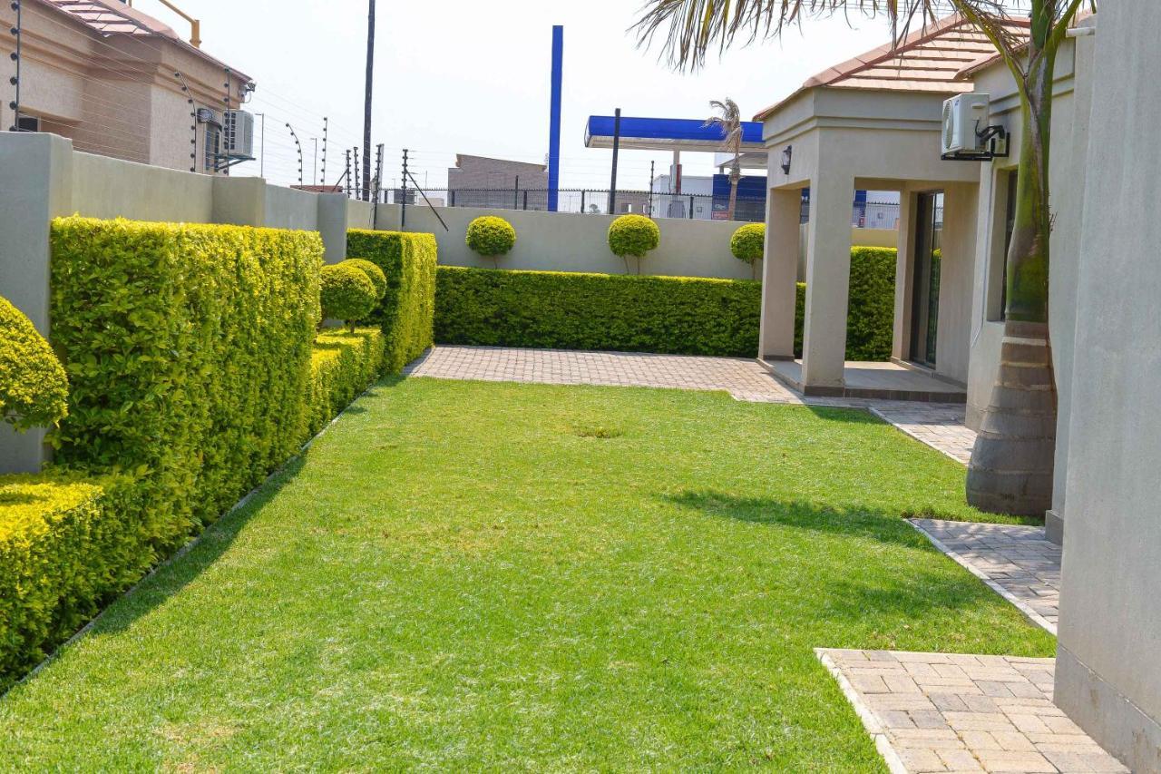 Immaculate Villa Gaborone Exterior foto