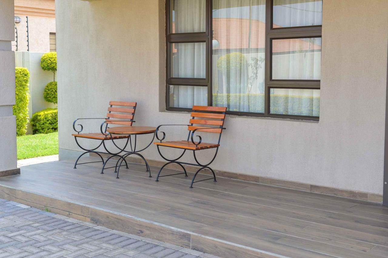 Immaculate Villa Gaborone Exterior foto