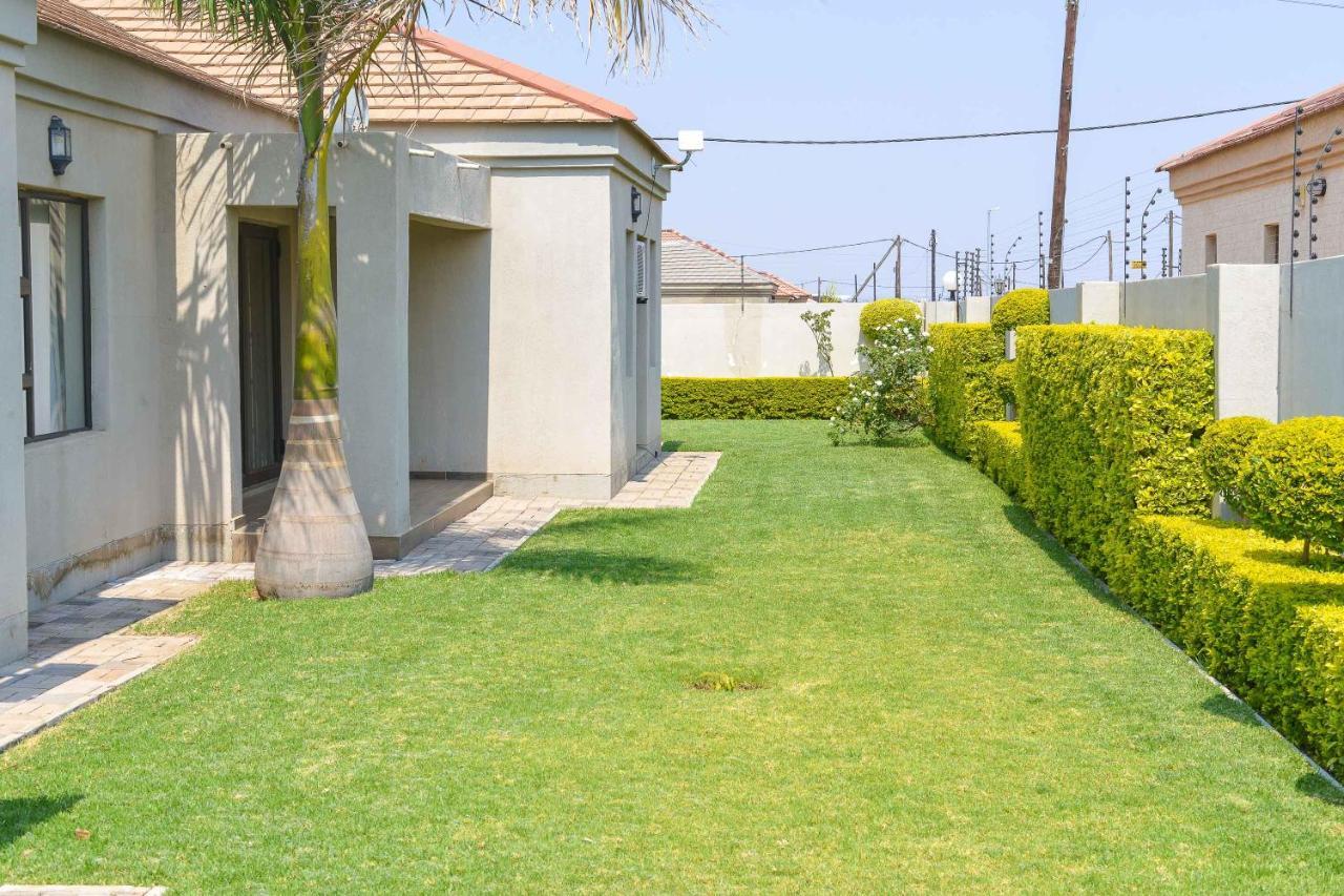 Immaculate Villa Gaborone Exterior foto